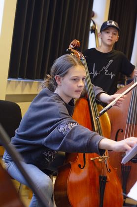  Indigo, Bastian på cello og kontrabas