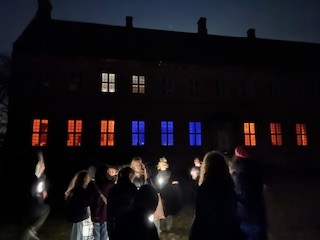 Forsamling af mennesker til Allehelgensoptog Allehelgensoptog i Slangerup